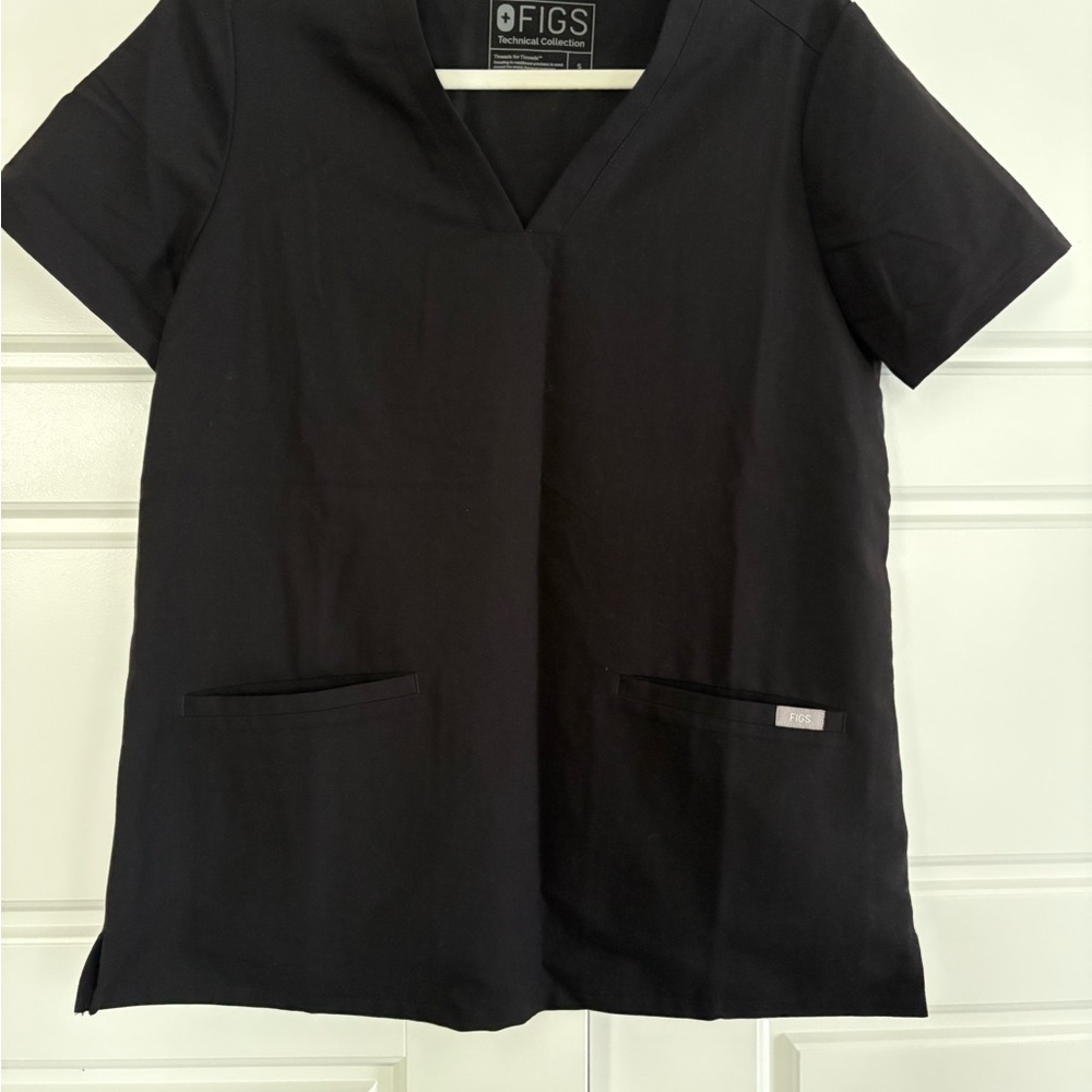 FIGS Casma Three-Pocket Scrub Top